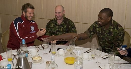 Vezi ce farsa i-a facut un soldat care a luptat in Afganistan lui David Beckham!_9