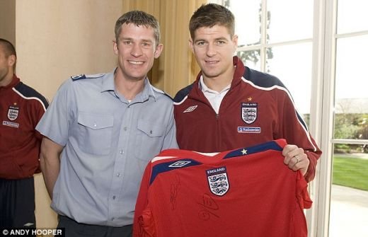 Vezi ce farsa i-a facut un soldat care a luptat in Afganistan lui David Beckham!_14