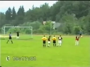 INCREDIBIL! Un portar apara penalty si inscrie un mega-gol, in 10 secunde!