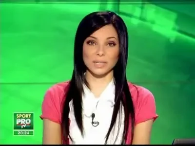 SUPER IMAGINE! Bute da mana cu Basescu intr-un costum popular