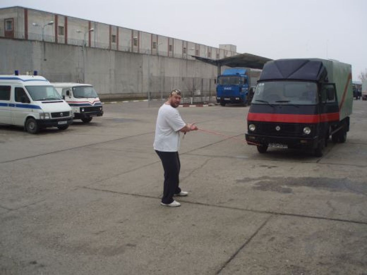 Radu Valahu’ tracteaza cea mai batrana duba din Penitenciarul Rahova, sambata la ProMotor, 11:15!_2