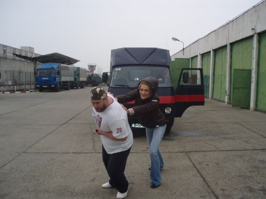 Radu Valahuâ€™ tracteaza cea mai batrana duba din Penitenciarul Rahova, sambata la ProMotor, 11:15!_3