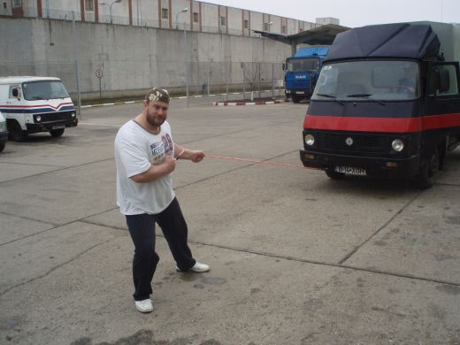 Radu Valahuâ€™ tracteaza cea mai batrana duba din Penitenciarul Rahova, sambata la ProMotor, 11:15!_5