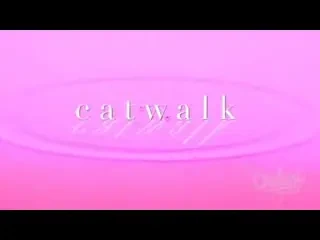 VIDEO / EA este cea mai INTELIGENTA blonda din lume! :))