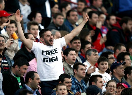 Peluza Sud si Peluza Nord, impotriva lui Gigi: