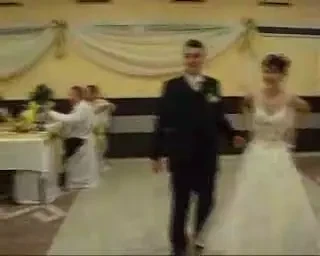 Imnul Craiovei cantat la nunta! Vezi aici cum arata mai nou o nunta la olteni!!