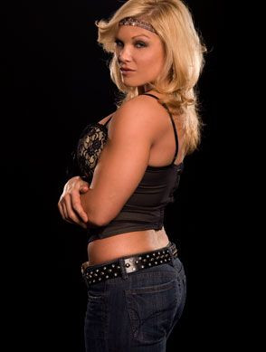 Top Dive Wrestlemania 25 locul 8 - Beth Phoenix - te pui cu ea?_5