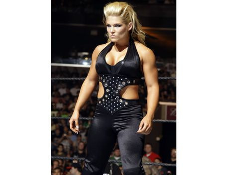 Top Dive Wrestlemania 25 locul 8 - Beth Phoenix - te pui cu ea?_8