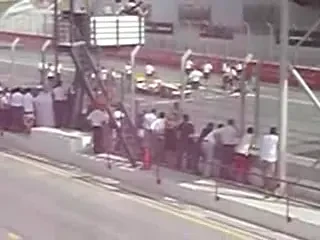 VIDEO: Un multimilionar arab a facut zob un Renault F1 intr-o cursa cu Ford GT in Dubai