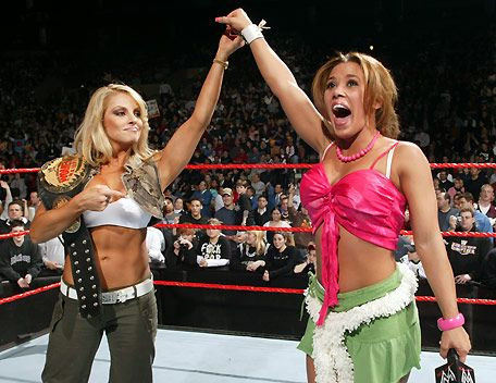 Top Dive Wrestlemania 25 locul 3 - Mickie James - Iepurasul Duracell_2