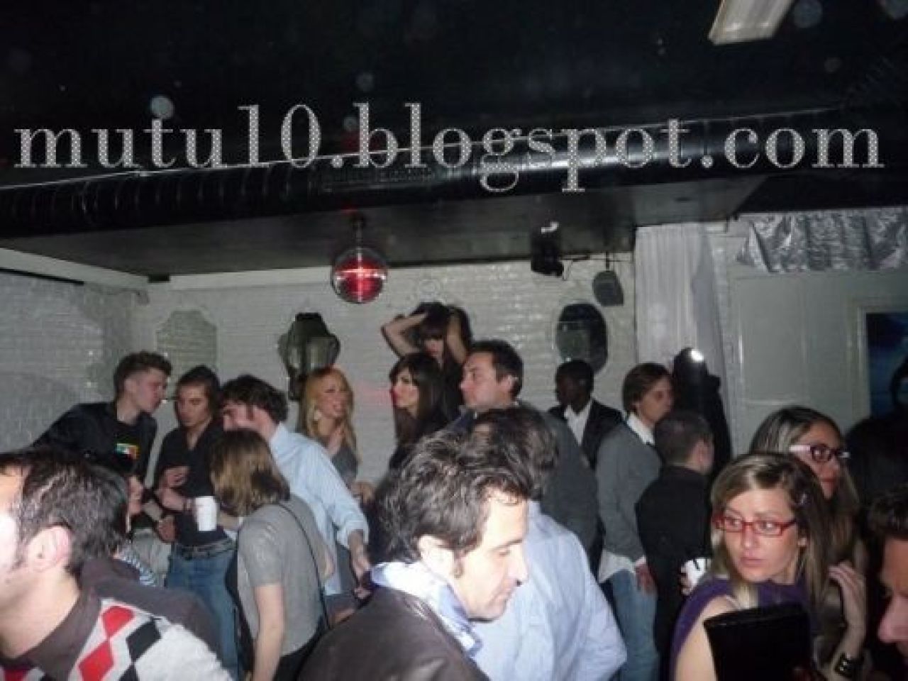 POZA ZILEI: Mutu s-a facut DJ! Vezi cum a mixat Mutu la platane!_2