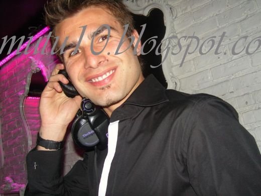 POZA ZILEI: Mutu s-a facut DJ! Vezi cum a mixat Mutu la platane!_5