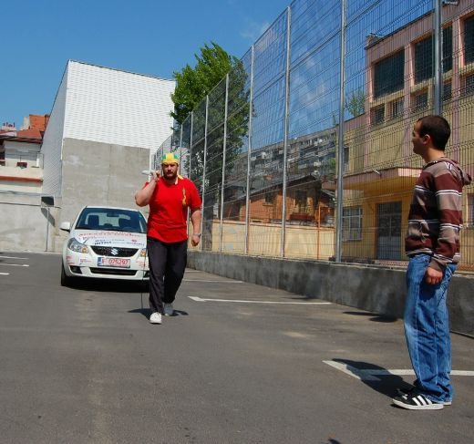 Radu Valahu a tras cu un deget masina oferita de Radio InfoPro pana in fata castigatorului!_2