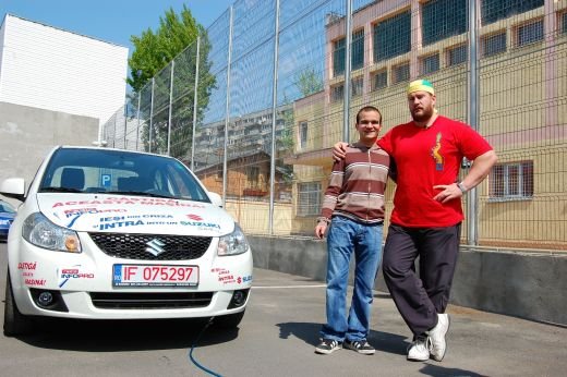 Radu Valahu a tras cu un deget masina oferita de Radio InfoPro pana in fata castigatorului!_5
