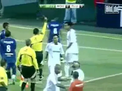 VIDEO / Fenomen doar pe teren! Vezi gestul reprobabil al lui Thiago Neves!