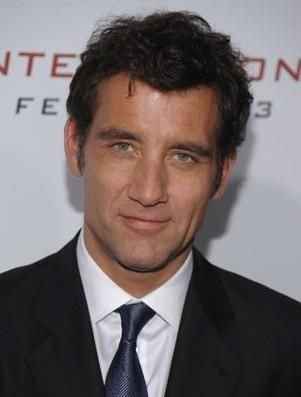 Cel mai sexy actor al momentului este un FANATIC al lui Liverpool: 