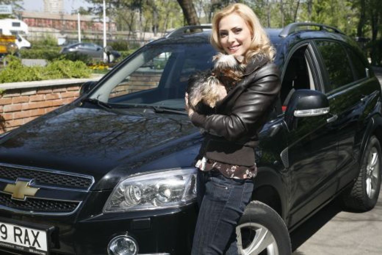 VIDEO: Vezi ce masina conduce Iulia Vantur!_3