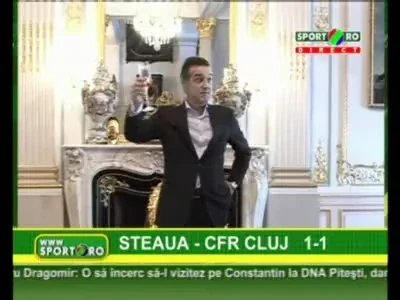 Vezi cum a petrecut Gigi Becali ziua de nume: "Sf Gheorghe sa fereasca Romania de criza!"