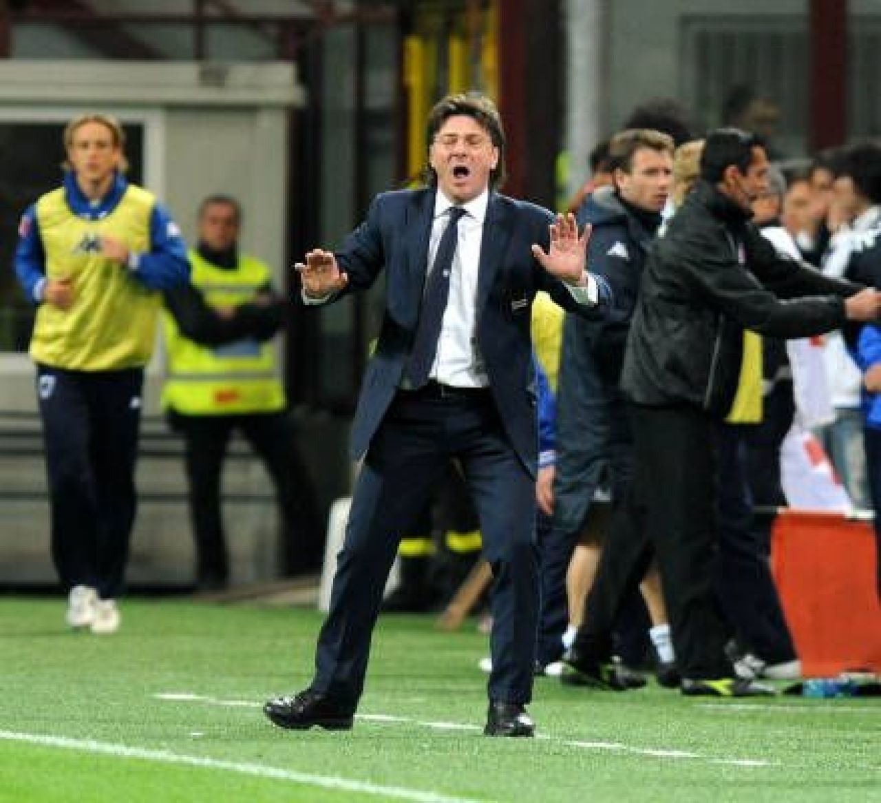SOC! Chivu i-a bagat mana in gat unui adversar! Presa Italia il face praf: