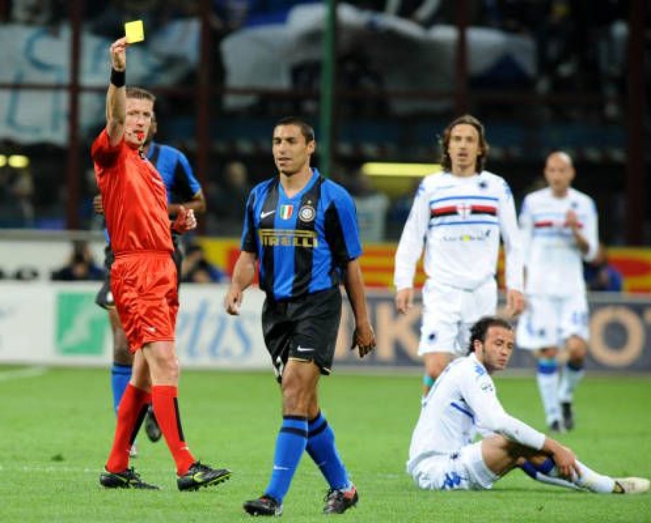SOC! Chivu i-a bagat mana in gat unui adversar! Presa Italia il face praf: