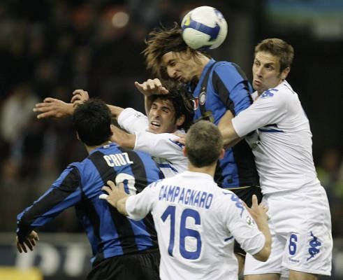 SOC! Chivu i-a bagat mana in gat unui adversar! Presa Italia il face praf: 