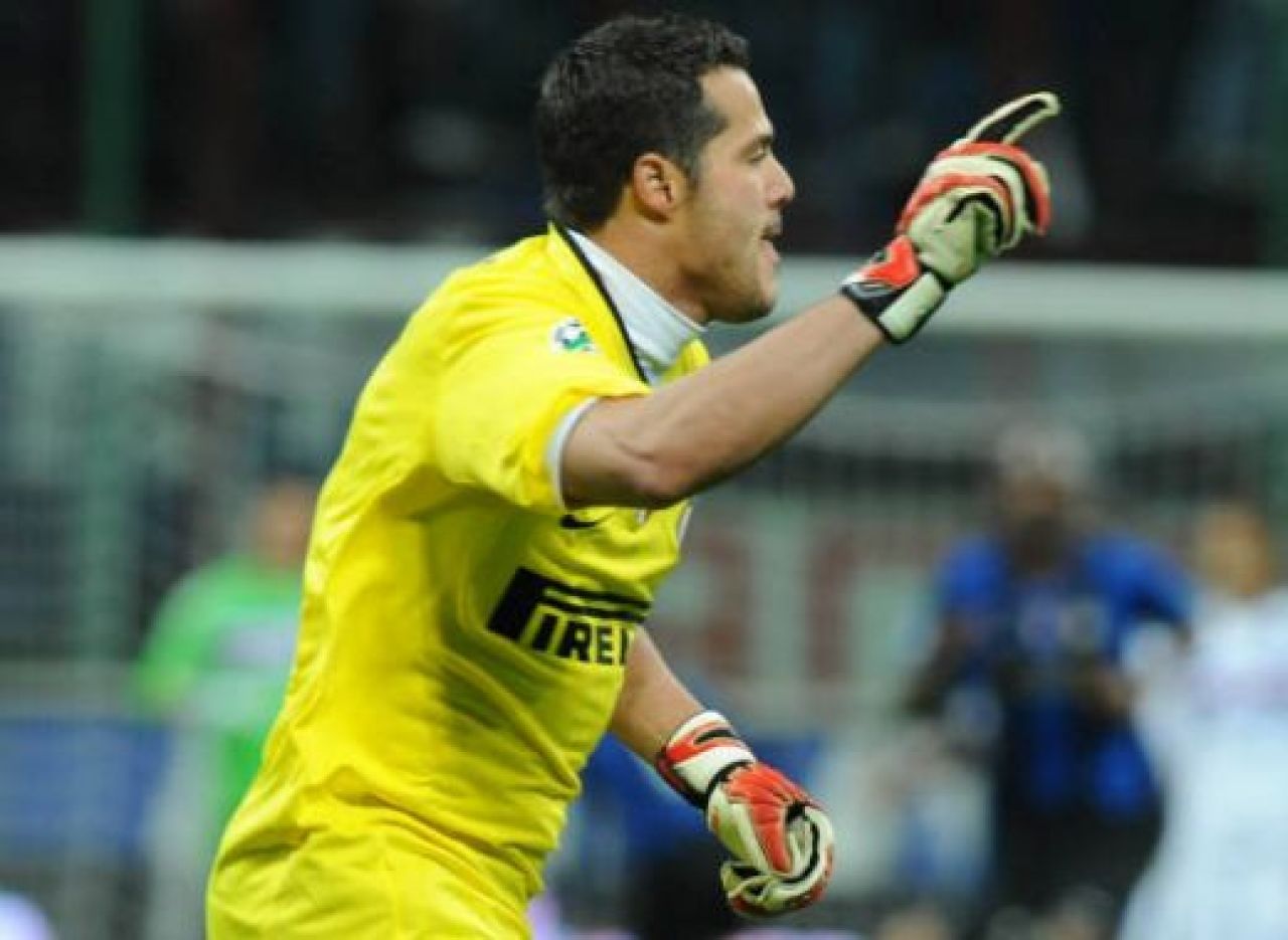 SOC! Chivu i-a bagat mana in gat unui adversar! Presa Italia il face praf: