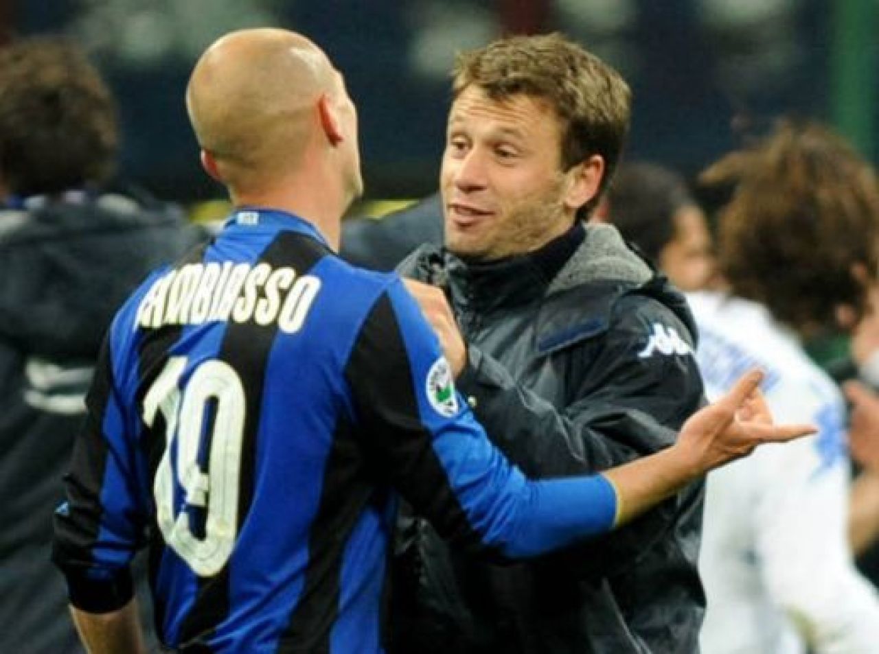 SOC! Chivu i-a bagat mana in gat unui adversar! Presa Italia il face praf: