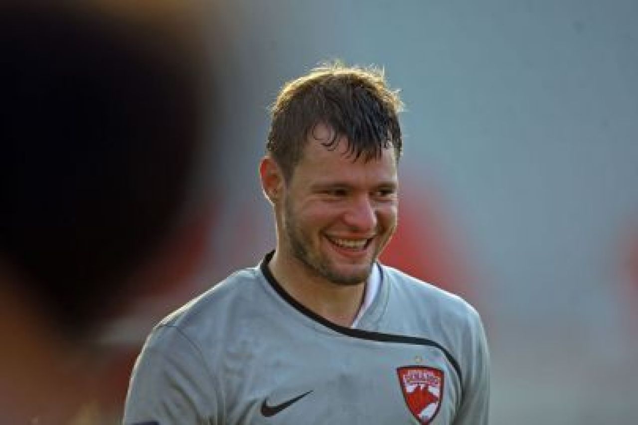 Dinamo l-a pierdut pe Lobont, Farul are cel mai prost atac dupa Buzau in Liga I! Vrei sa apere Niculae? :)_5