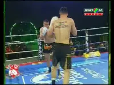 Senzatie la Kombat.ro: Mihaita Golescu, knock-out din doua lovituri in fata lui Razvan Ghita!