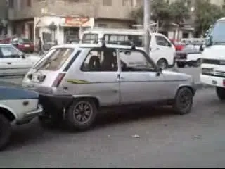 SUPERTARE! Masina cu 5 ROTI: a 5-a PARCHEAZA! VEZI CUM: