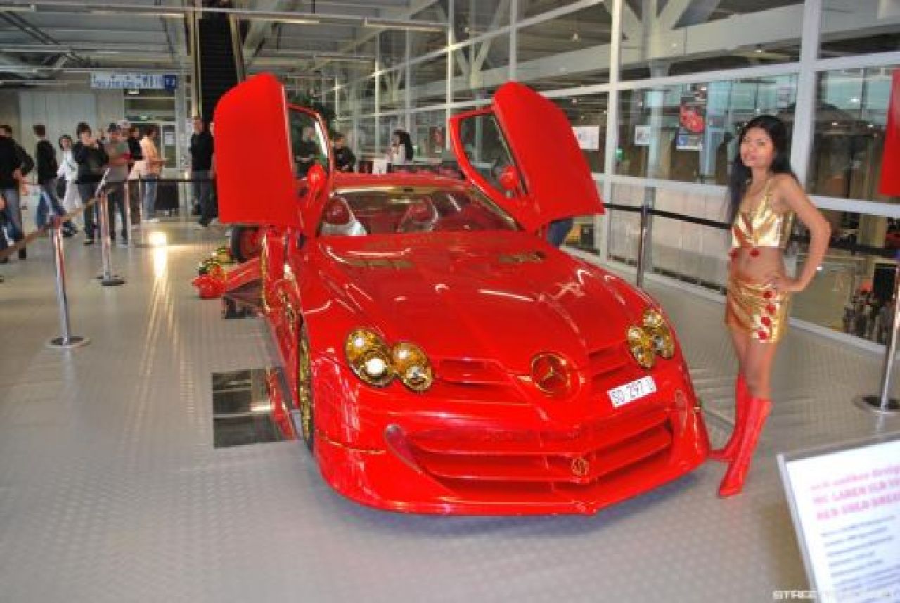 Urat cu spume: Vezi cum arata un Mercedes-Benz SLR de 3.300.000 de euro cu ornamente din aur de 24 karate!_6