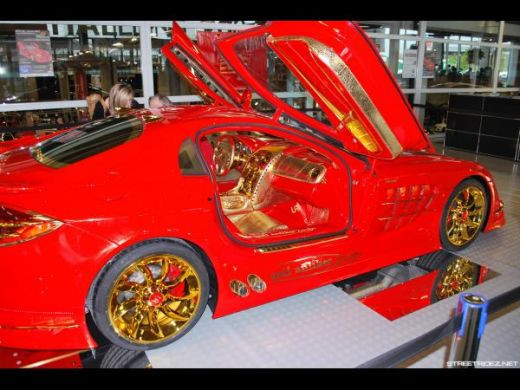 Urat cu spume: Vezi cum arata un Mercedes-Benz SLR de 3.300.000 de euro cu ornamente din aur de 24 karate!_13
