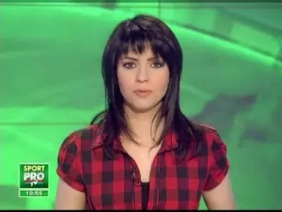 Cainii se pregatesc pentru Europa! Isi pun masti impotriva gripei!