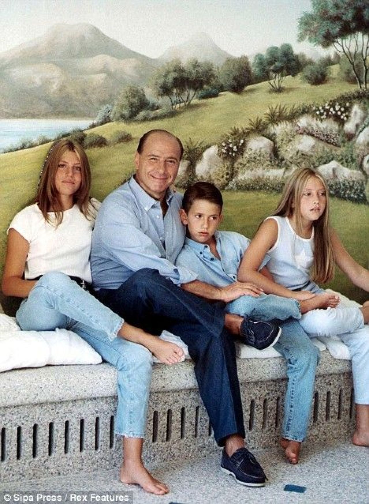 VIDEO: O noua gafa a sefului lui Milan, Berlusconi: