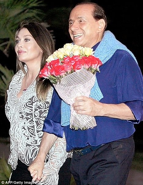 VIDEO: O noua gafa a sefului lui Milan, Berlusconi: 