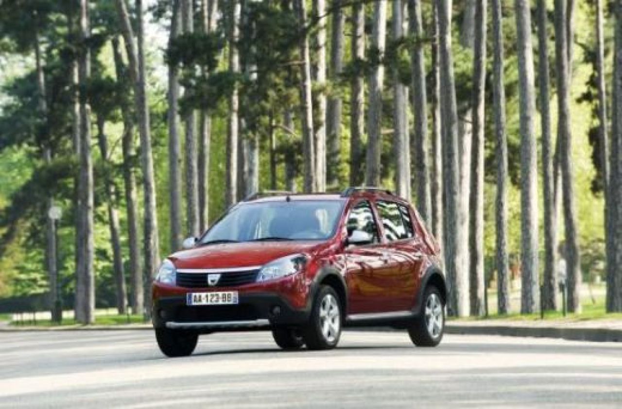 Dacia prezinta la Salonul Auto de la Barcelona, Dacia Sandero Stepway! Vezi primele poze:_8