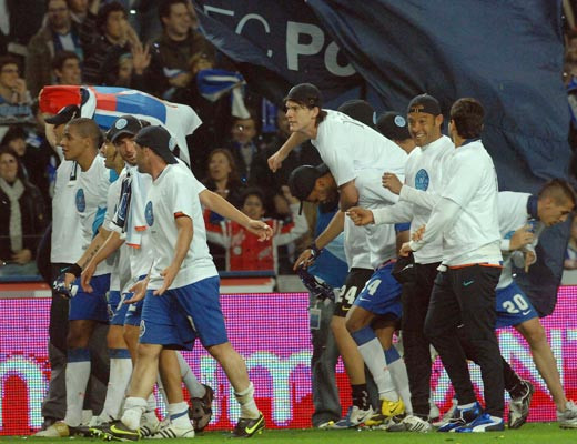 Cristian Sapunaru, campion cu FC Porto in Portugalia!_26