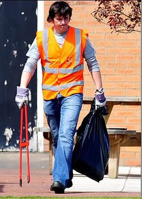 Le-a trecut cheful de bataie! Vezi cum sunt pedepsiti in Anglia fotbalistii violenti:_4