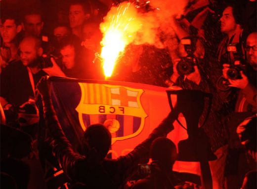 VIDEO:Barcelona campioana in Spania: 40.000 de oameni au sarbatorit in Plaza Catalunya!_4