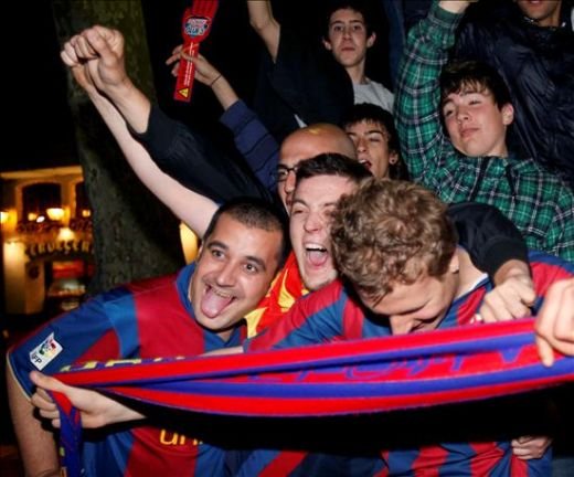 VIDEO:Barcelona campioana in Spania: 40.000 de oameni au sarbatorit in Plaza Catalunya!_9