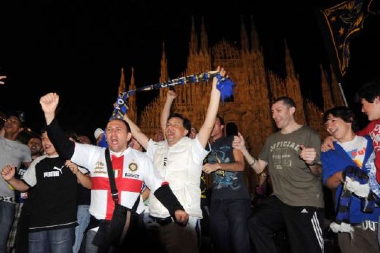 FOTO si VIDEO - cele mai TARI imagini de la petrecerea lui Inter 17!_19