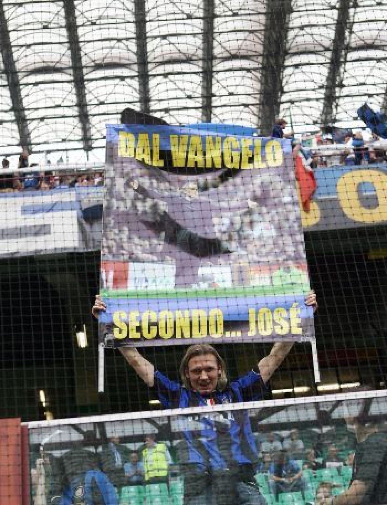FOTO si VIDEO - cele mai TARI imagini de la petrecerea lui Inter 17!_46