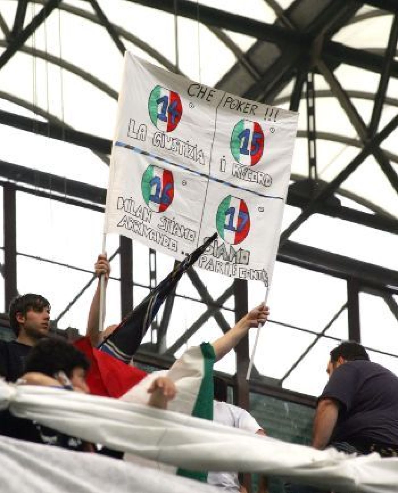FOTO si VIDEO - cele mai TARI imagini de la petrecerea lui Inter 17!_50