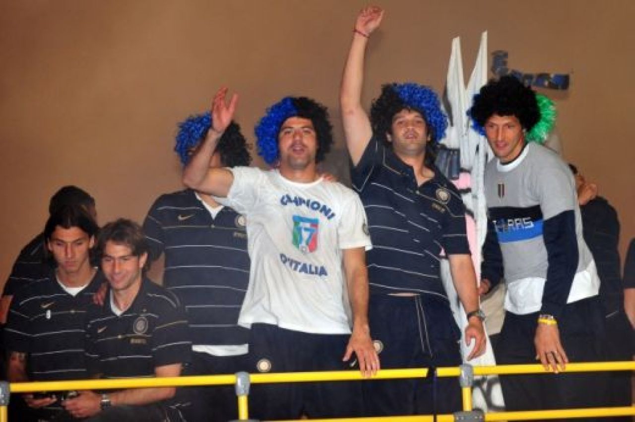 FOTO si VIDEO - cele mai TARI imagini de la petrecerea lui Inter 17!_55