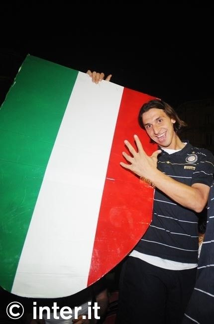 FOTO si VIDEO - cele mai TARI imagini de la petrecerea lui Inter 17!_61