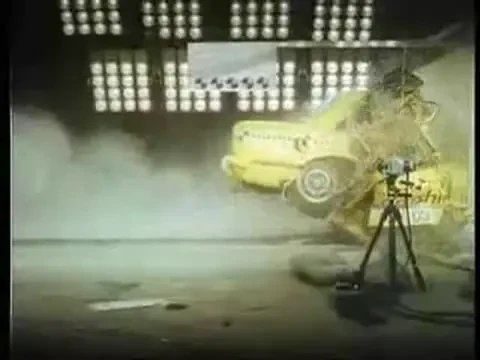 VIDEO! Ai conduce asa ceva? Vezi imagini socante cu masina acordeon