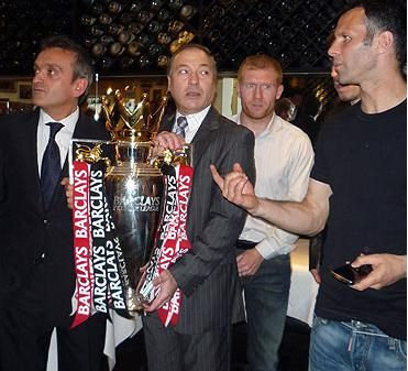 Jucatorii lui Manchester United au sarbatorit castigarea campionatului la un restaurant italian!_2