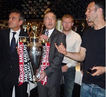 Jucatorii lui Manchester United au sarbatorit castigarea campionatului la un restaurant italian!_2