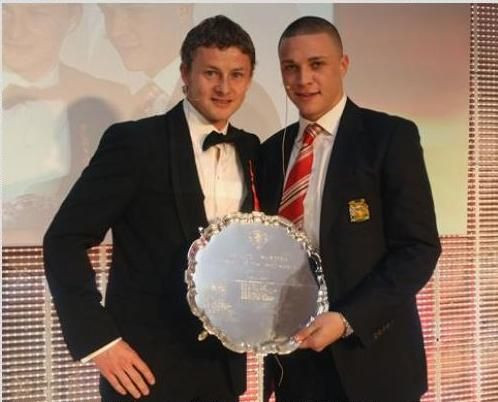Fanii si jucatorii lui Manchester au decis: Nemanja VIDIC, jucatorul anului!_2