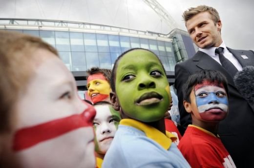 FOTO: Beckham si Rooney au lansat candidatura Angliei la Cupa Mondiala din 2018!_6